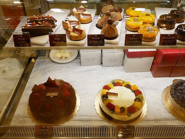 阿瑪迪斯甜點專賣店：Kaffee Amadeus阿瑪迪斯甜點專賣店-台北百貨甜點  外型精緻、用料講究  經過很難不被吸引  現在還有新品-