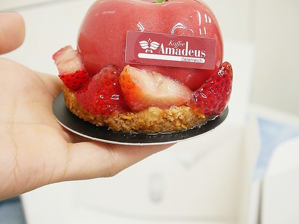 阿瑪迪斯甜點專賣店：Kaffee Amadeus阿瑪迪斯甜點專賣店-台北百貨甜點  外型精緻、用料講究  經過很難不被吸引  現在還有新品-