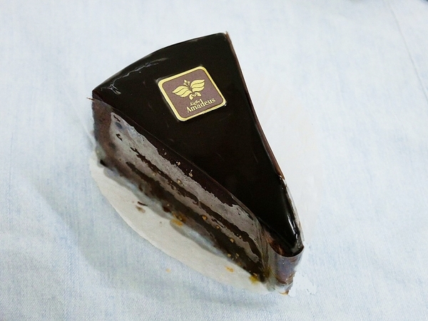 阿瑪迪斯甜點專賣店：Kaffee Amadeus阿瑪迪斯甜點專賣店-台北百貨甜點  外型精緻、用料講究  經過很難不被吸引  現在還有新品-