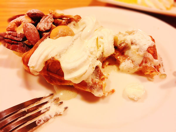 怡客咖啡 ❤️全新格子可頌，六種口味大集合！海苔起司、蜜糖核果奶油、炒蛋嫩雞、巧克力、冰淇淋蘋果口味推推～