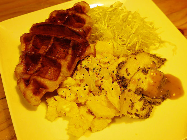 怡客咖啡 ❤️全新格子可頌，六種口味大集合！海苔起司、蜜糖核果奶油、炒蛋嫩雞、巧克力、冰淇淋蘋果口味推推～