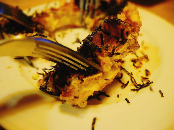 怡客咖啡 ❤️全新格子可頌，六種口味大集合！海苔起司、蜜糖核果奶油、炒蛋嫩雞、巧克力、冰淇淋蘋果口味推推～