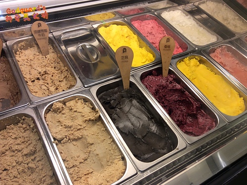 Bubbles 巴布斯：(食記)[國父紀念館站] 容器吸引人、美味但價格不便宜的冰淇淋~Bubbles巴布斯