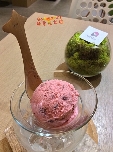 Bubbles 巴布斯：(食記)[國父紀念館站] 容器吸引人、美味但價格不便宜的冰淇淋~Bubbles巴布斯