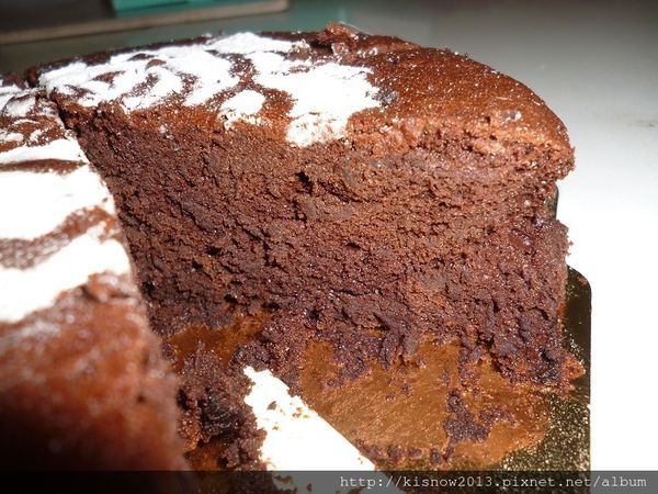 喜之坊（辦公室）(門市：延吉店、光復南路店)：財圓廣進,諸事大吉,年節伴手禮推薦,牛軋糖推薦,下午茶點心推薦-喜之坊古典巧克力蛋糕與圓片牛軋糖体驗心得