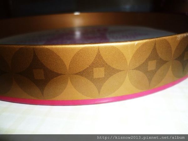 喜之坊（辦公室）(門市：延吉店、光復南路店)：財圓廣進,諸事大吉,年節伴手禮推薦,牛軋糖推薦,下午茶點心推薦-喜之坊古典巧克力蛋糕與圓片牛軋糖体驗心得