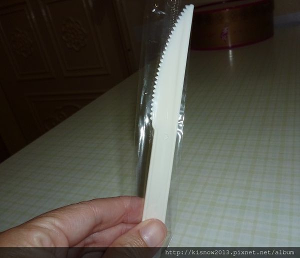 喜之坊（辦公室）(門市：延吉店、光復南路店)：財圓廣進,諸事大吉,年節伴手禮推薦,牛軋糖推薦,下午茶點心推薦-喜之坊古典巧克力蛋糕與圓片牛軋糖体驗心得