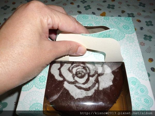 喜之坊（辦公室）(門市：延吉店、光復南路店)：財圓廣進,諸事大吉,年節伴手禮推薦,牛軋糖推薦,下午茶點心推薦-喜之坊古典巧克力蛋糕與圓片牛軋糖体驗心得