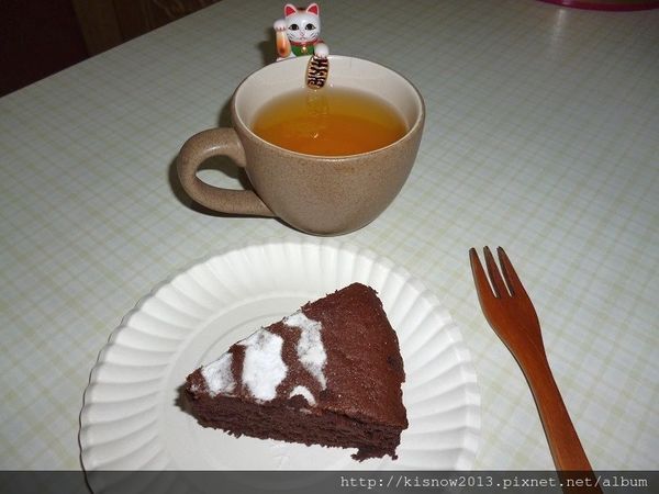 喜之坊（辦公室）(門市：延吉店、光復南路店)：財圓廣進,諸事大吉,年節伴手禮推薦,牛軋糖推薦,下午茶點心推薦-喜之坊古典巧克力蛋糕與圓片牛軋糖体驗心得