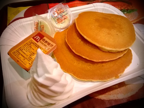 麥當勞(羅斯福店)：DIY麥當勞升級早餐----霜淇淋鬆餅^^