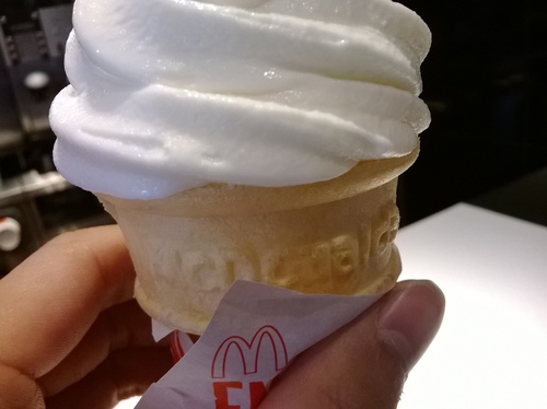 麥當勞(羅斯福店)：DIY麥當勞升級早餐----霜淇淋鬆餅^^