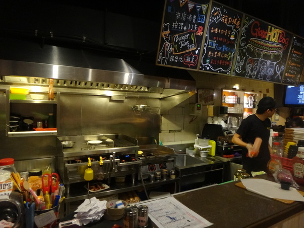 Burger Joint 7分So 漢堡 早午餐專賣(華美店):Burger Joint 7分So 漢堡 早午餐專賣(華美店)-早午餐都好好吃♥ 服務人員好親切 真的是一來還想再來的店