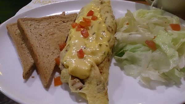 Burger Joint 7分So 漢堡 早午餐專賣(華美店):Burger Joint 7分So 漢堡 早午餐專賣(華美店)-早午餐都好好吃♥ 服務人員好親切 真的是一來還想再來的店