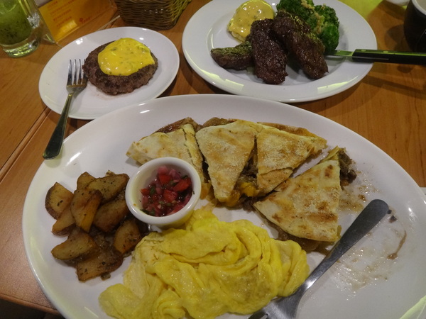 Burger Joint 7分So 漢堡 早午餐專賣(華美店):Burger Joint 7分So 漢堡 早午餐專賣(華美店)-早午餐都好好吃♥ 服務人員好親切 真的是一來還想再來的店