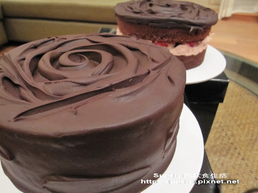 [甜點食記]Black as Chocolate的經典巧克力和黑加侖草莓蛋糕二連發