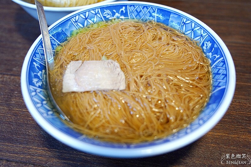 南投埔里小吃推薦「胡國雄古早麵」切仔麵 魯肉飯再訪依然爆棚。