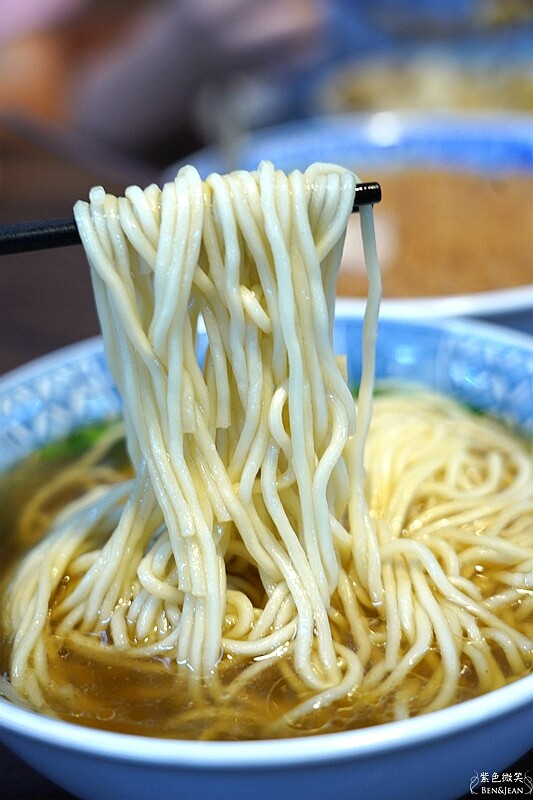 南投埔里小吃推薦「胡國雄古早麵」切仔麵 魯肉飯再訪依然爆棚。
