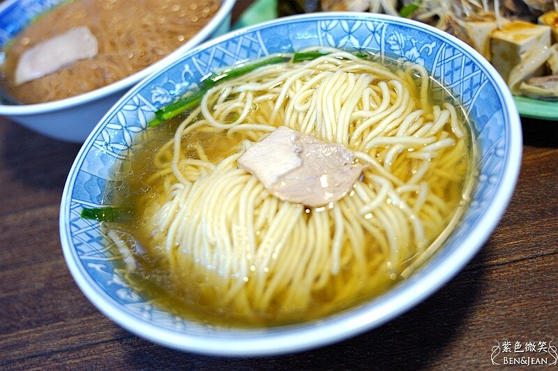 南投埔里小吃推薦「胡國雄古早麵」切仔麵 魯肉飯再訪依然爆棚。