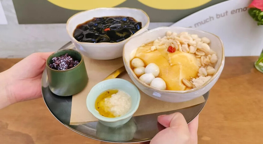 南投埔里小吃推薦「胡國雄古早麵」切仔麵 魯肉飯再訪依然爆棚。