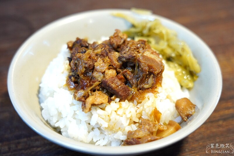 南投埔里小吃推薦「胡國雄古早麵」切仔麵 魯肉飯再訪依然爆棚。