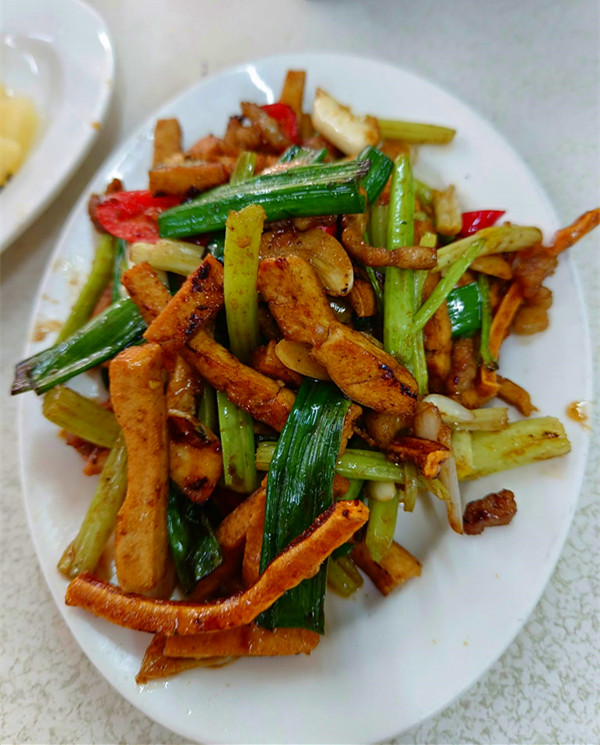 大安區美食老饕推薦！湘鼎坊經國總統御廚秘傳砂鍋魚頭，六張犁站出站就到。