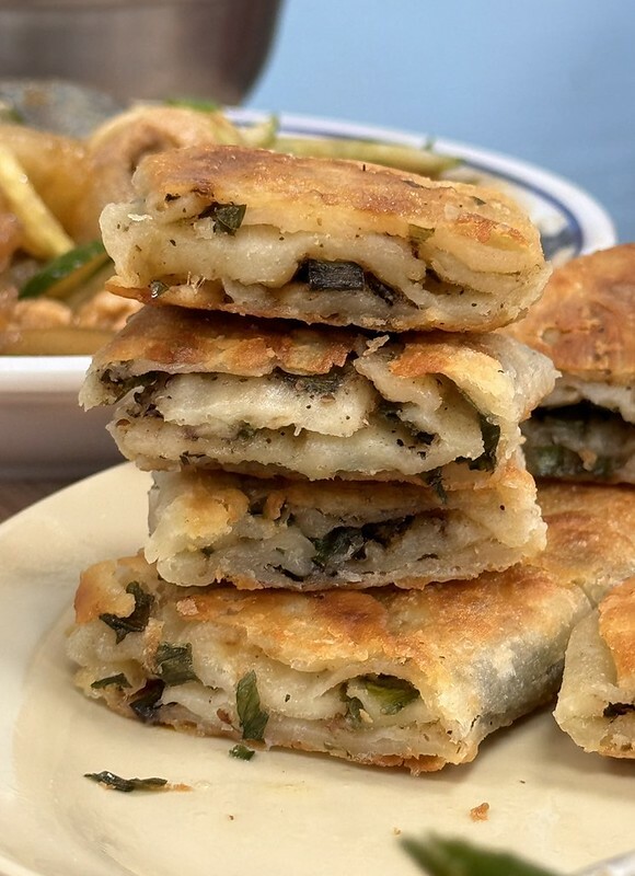 長白小館必吃,湯中藏螃蟹×酸白菜涮白肉,東區40年酸白菜名店。