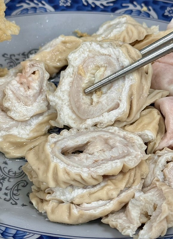 長白小館必吃,湯中藏螃蟹×酸白菜涮白肉,東區40年酸白菜名店。