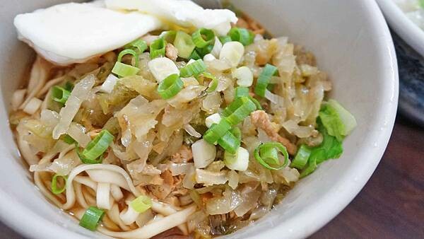 太誇張了啦～！要排２個小時才能吃到的無敵大份量美食！不止份量大，價格更是便宜的沒有話說，一份就可以吃