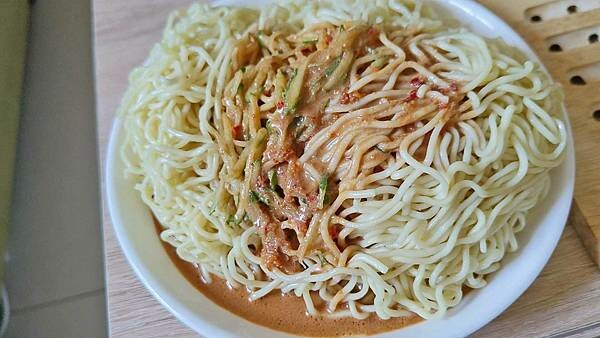 太誇張了啦～！要排２個小時才能吃到的無敵大份量美食！不止份量大，價格更是便宜的沒有話說，一份就可以吃