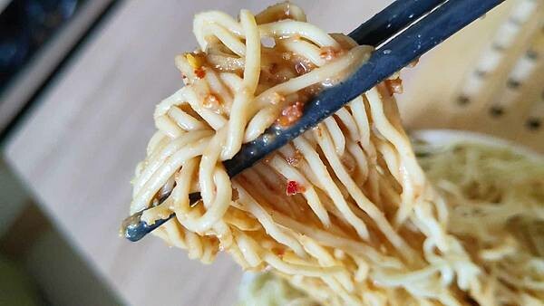 太誇張了啦～！要排２個小時才能吃到的無敵大份量美食！不止份量大，價格更是便宜的沒有話說，一份就可以吃