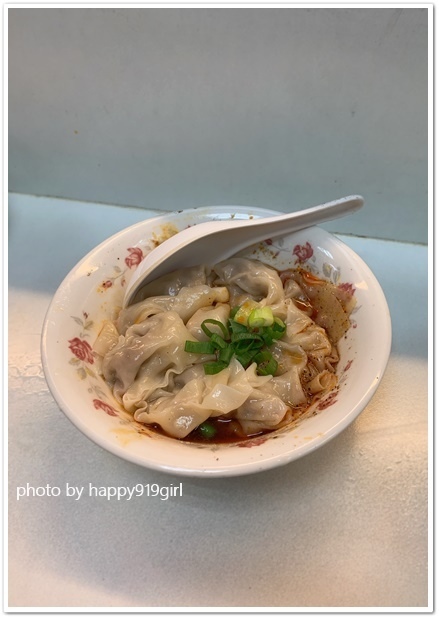 [台北東區]頂好名店城。值得排隊等待的美味紅油抄手★美景川味小吃