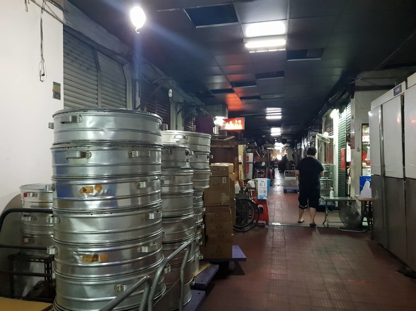 155603.jpg - 【台北.大安區】四喜食品行。推排骨口味+鮮肉加蛋黃好吃軟Q口感超棒的