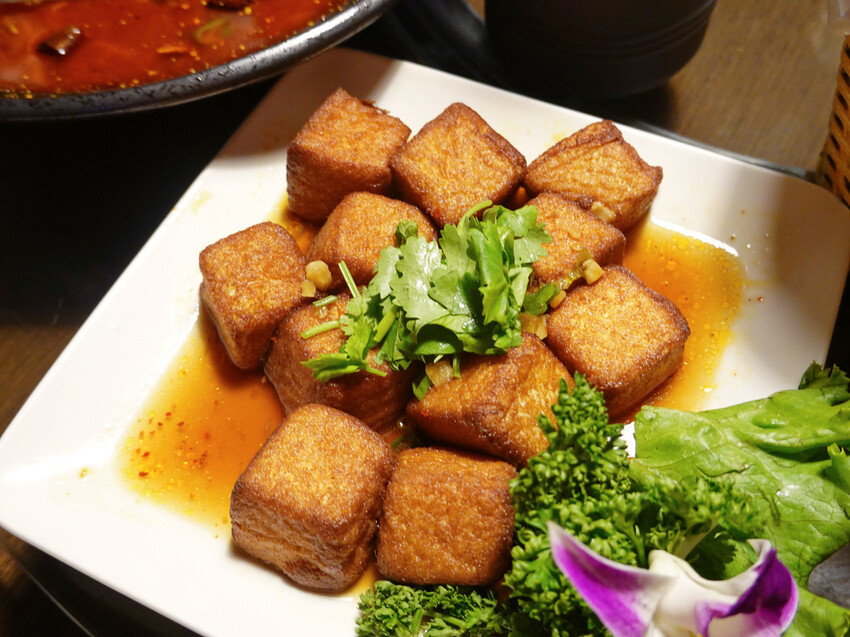 台北大安—川妹子｜一片椒紅中 深藏讓人難以抗拒的麻辣滋味｜國父紀念館、明曜百貨