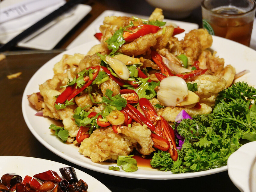 台北大安—川妹子｜一片椒紅中 深藏讓人難以抗拒的麻辣滋味｜國父紀念館、明曜百貨