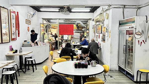 50年老店真的有料？廣炒麵一吃上癮，鴨燒拼盤爽到嘴角上揚！【