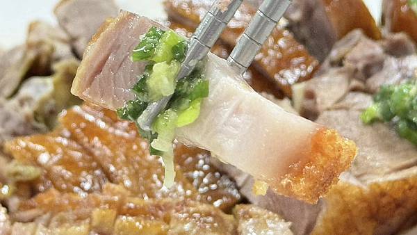 50年老店真的有料？廣炒麵一吃上癮，鴨燒拼盤爽到嘴角上揚！【