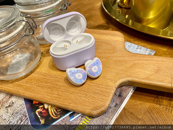 OMIX Y6 真無線半入耳式運動藍牙耳機·價格親民！OMIX Y6 真無線半入耳式運動藍牙耳機 . 奢華·時尚·高品質·OMIX就是要給你最好的·無時無刻滿足你的需求