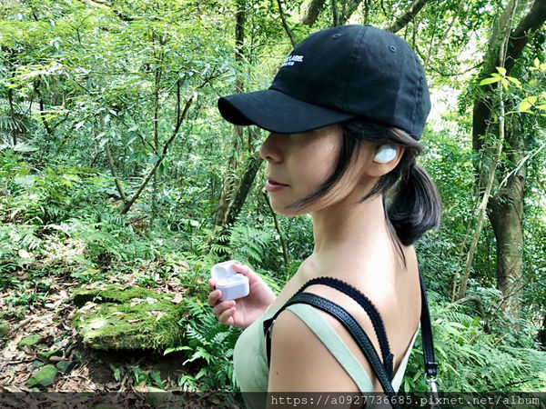 OMIX Y6 真無線半入耳式運動藍牙耳機·價格親民！OMIX Y6 真無線半入耳式運動藍牙耳機 . 奢華·時尚·高品質·OMIX就是要給你最好的·無時無刻滿足你的需求