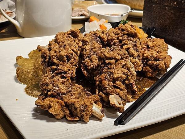 (胖樺食記)連續七年米其林一星「金蓬萊遵古台菜餐廳」/海膽松