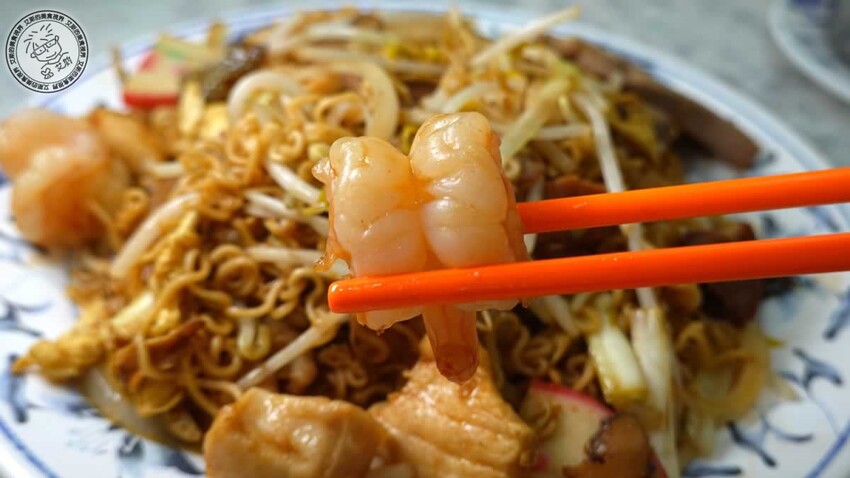 天母人激推燒臘！鳳城燒臘46年老店，必點超有料公仔麵、嫩Q雞腿飯。