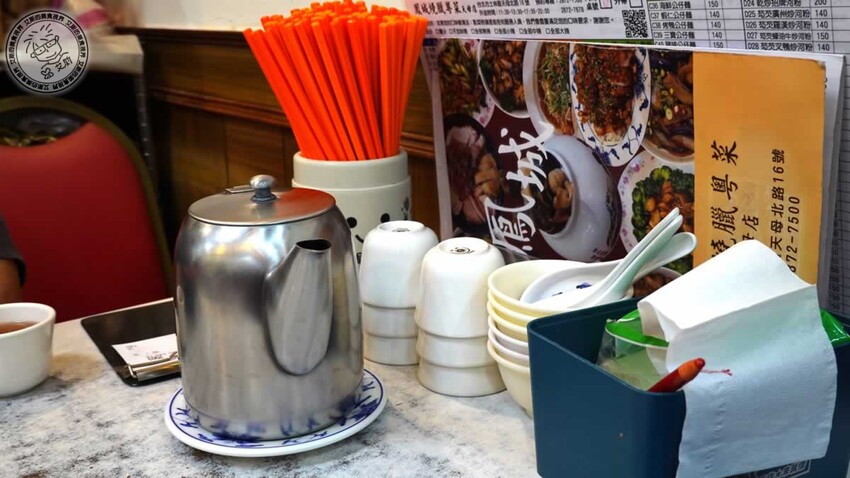 天母人激推燒臘！鳳城燒臘46年老店，必點超有料公仔麵、嫩Q雞腿飯。