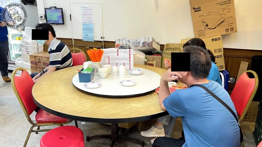 天母人激推燒臘！鳳城燒臘46年老店，必點超有料公仔麵、嫩Q雞腿飯。