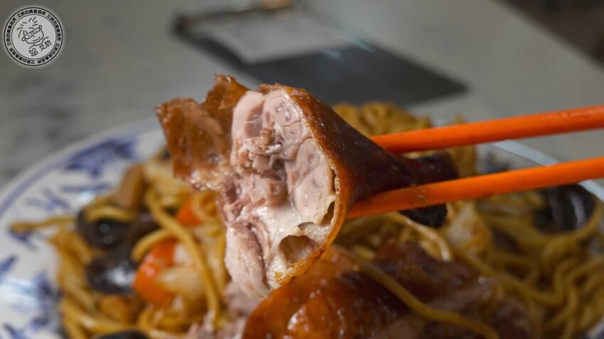 天母人激推燒臘！鳳城燒臘46年老店，必點超有料公仔麵、嫩Q雞腿飯。