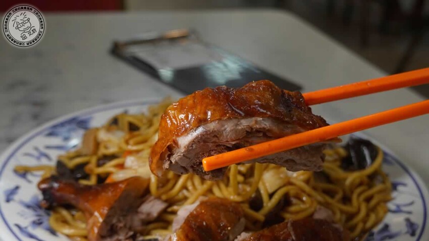 天母人激推燒臘！鳳城燒臘46年老店，必點超有料公仔麵、嫩Q雞腿飯。