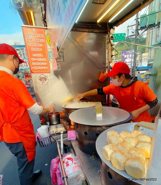 「士林夜市大上海生煎包」(Shanghai style fried buns), Taipei, Taiwan, SJKen, Feb 7, 2022.