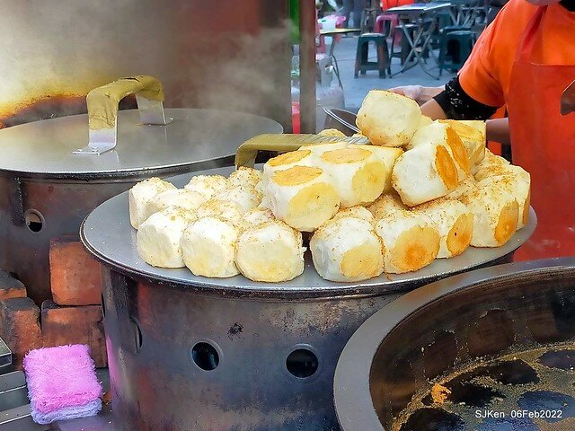 「士林夜市大上海生煎包」(Shanghai style fried buns), Taipei, Taiwan, SJKen, Feb 7, 2022.