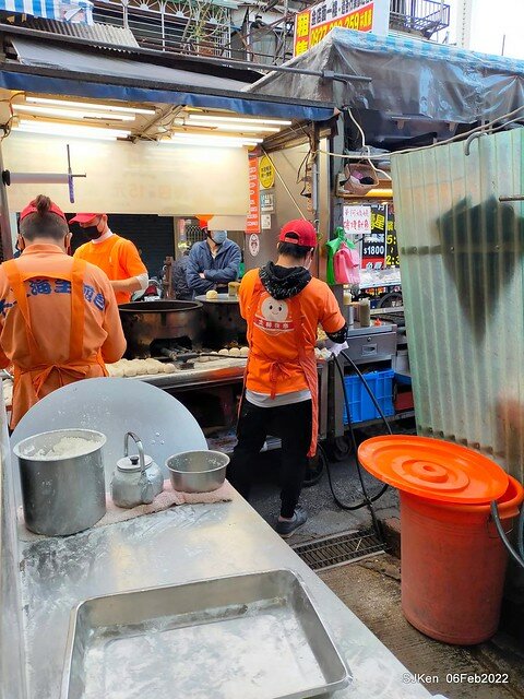 「士林夜市大上海生煎包」(Shanghai style fried buns), Taipei, Taiwan, SJKen, Feb 7, 2022.