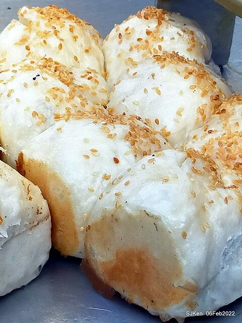 「士林夜市大上海生煎包」(Shanghai style fried buns), Taipei, Taiwan, SJKen, Feb 7, 2022.