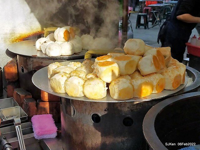 「士林夜市大上海生煎包」(Shanghai style fried buns), Taipei, Taiwan, SJKen, Feb 7, 2022.