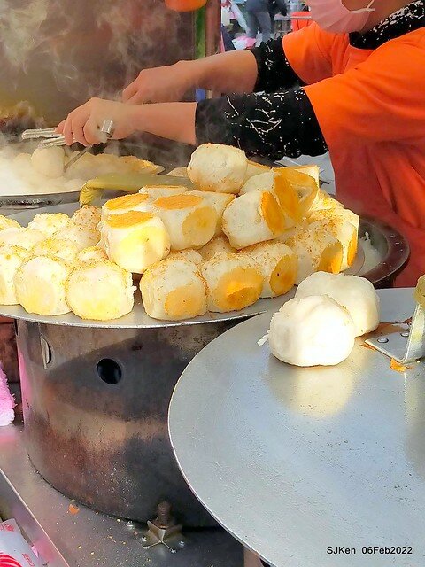 「士林夜市大上海生煎包」(Shanghai style fried buns), Taipei, Taiwan, SJKen, Feb 7, 2022.